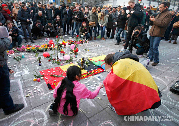组图:比利时民众悼念布鲁塞尔连环爆炸案遇害