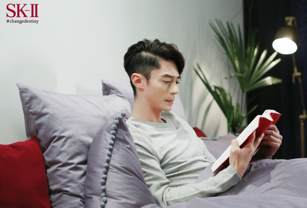 霍建华代言SKII神仙水