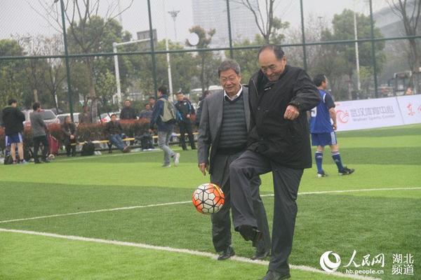中国最大城市足球公园正式开园|足球|足球队_凤