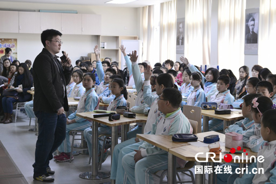 21世纪基础教育课程改革国际论坛举办数学首