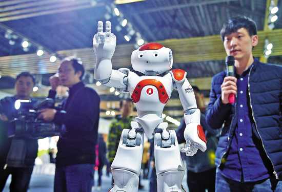 　　“双创”大赛机器人登擂台  羊城晚报记者 邓勃 摄 （资料图片）