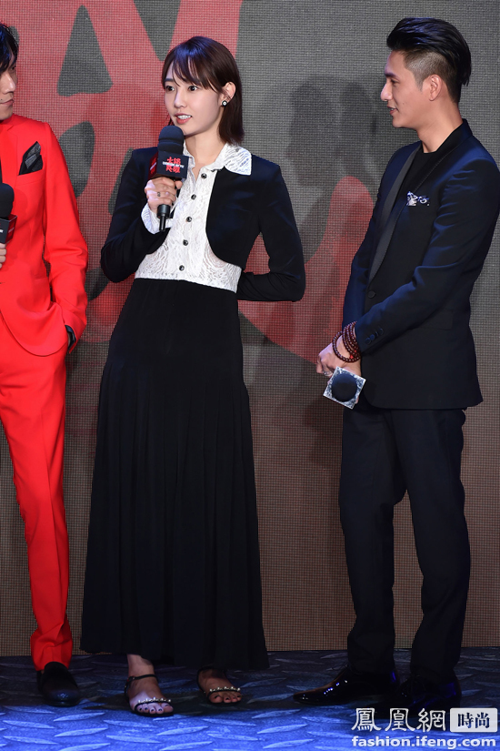 白宝宝亮相CHANEL高级手工坊系列身着《火百合吃五花肉好吗图片
