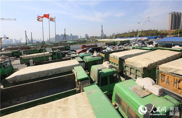 渣土车改装 肖敏摄