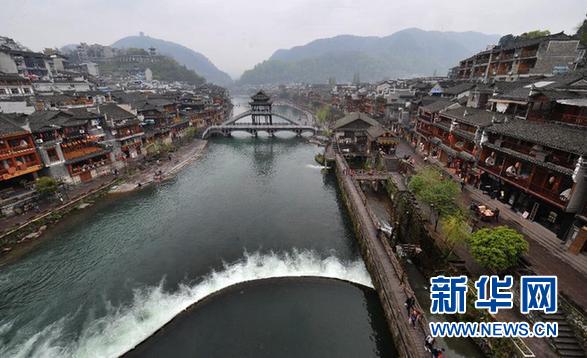 这是3月30日拍摄的湖南凤凰古城核心景区。 新华社记者 龙弘涛 摄