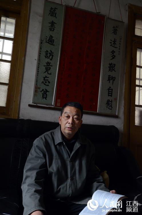 2011年开始，王令策着手整理父亲留下来的文稿，目前已达数百万字。