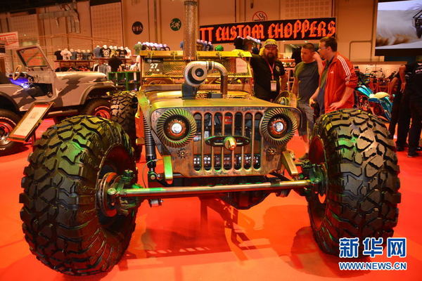 展出的一款改装汽车。新华社记者马锡平 摄