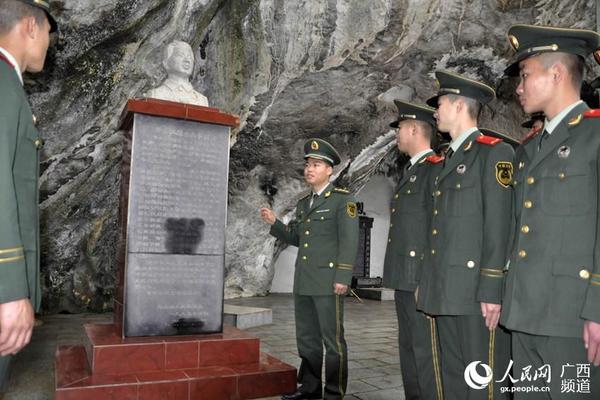 广西南宁:武警官兵清明祭英烈(组图|革命|南宁_凤凰资讯