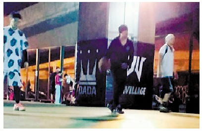  周杰伦打球遭驱赶  网友晒照称花6万赶走周杰伦