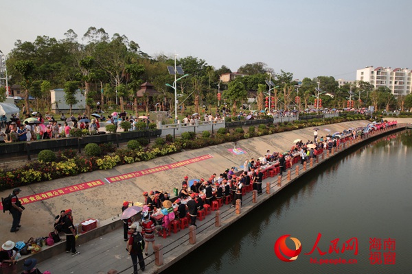 赏河景 品美食（网友安永明供图）