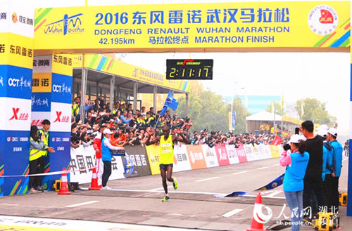 首届武汉马拉松冠军诞生|冠军|选手