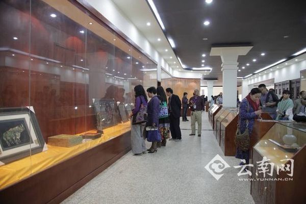 参观大师作品展