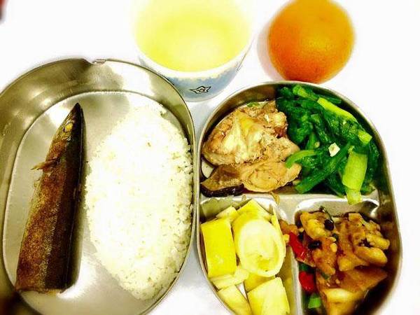 铁盒版中兴便当。(取自陈以信脸书)图片来源:台湾《中时电子报》