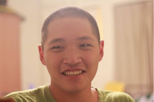 陈为廷今日入伍，特别提醒大家明天有空到“立法院”参与“拒绝假监督，我要争民主”活动。 图撷自陈为廷脸书 图片来源：台湾《联合报》