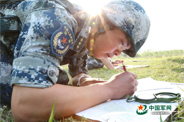 标绘地图。何三元摄