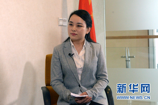 新华网记者采访以色列议长埃德尔斯坦。新华网记者陈杰摄