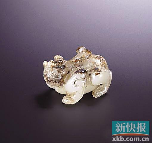 ■汉或以后青玉雕辟邪(5.5厘米)