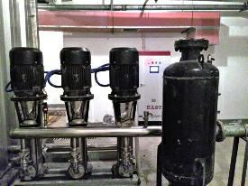 入住高层1年多 50余户住户用水难_凤凰资讯