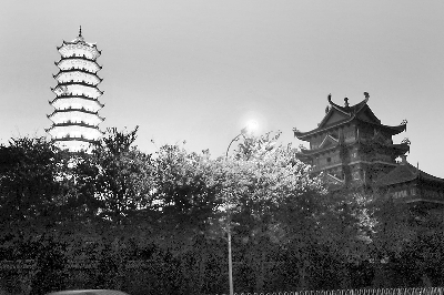 　　西禅寺夜景。 陈晓山 摄