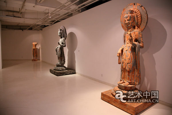 《北齐菩萨像》局部 110×110×275cm 红砖、水泥、钢筋、角铁 2011.8
