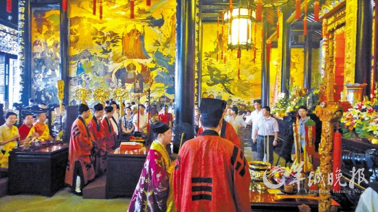 9日，广州都城隍庙举行了盛大的祈福仪式