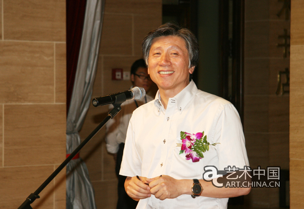 中国美术馆馆长范迪安在开幕式上致词
