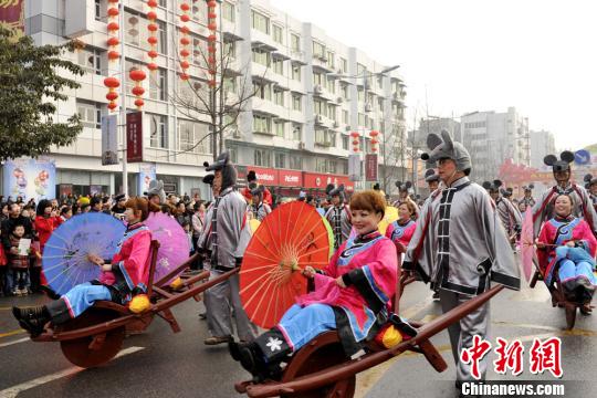 第十二届中国(绵竹)年画节开幕再现迎春图场景_文化频道_凤凰网