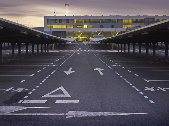 位于西班牙中部的Ciudad Real Central机场2009年开始营业，几年后关闭。机场建设的花费超过10亿欧元，建有西班牙第一个私人国际航班大楼。