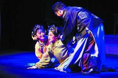 西安易俗社打造的秦腔现代戏《柳河湾的新娘》，于2009年获第11届全国精神文明建设“五个一工程”奖并到北京、上海等地演出。