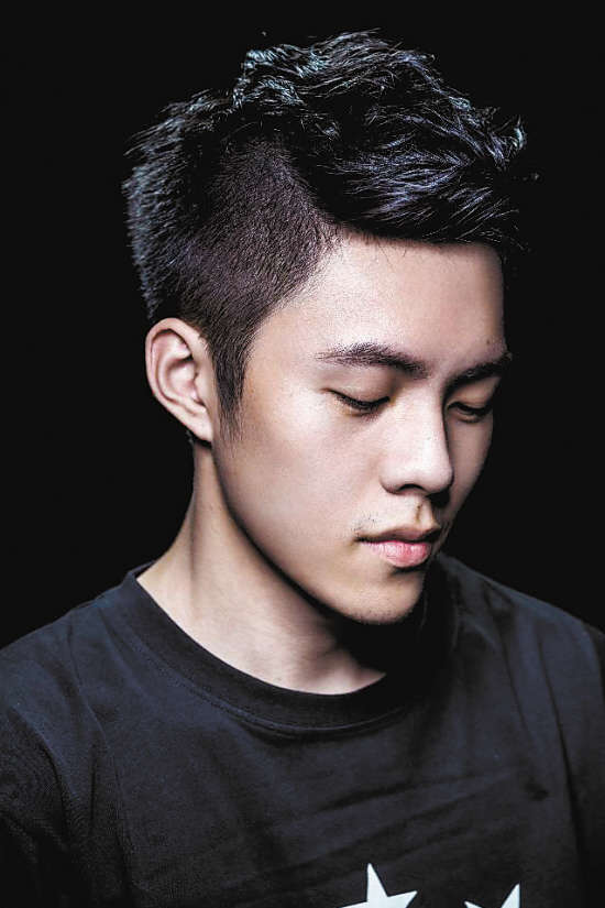 明星拍靚照，竟愛(ài)找黃巖小伙&ldquo;操刀&rdquo;