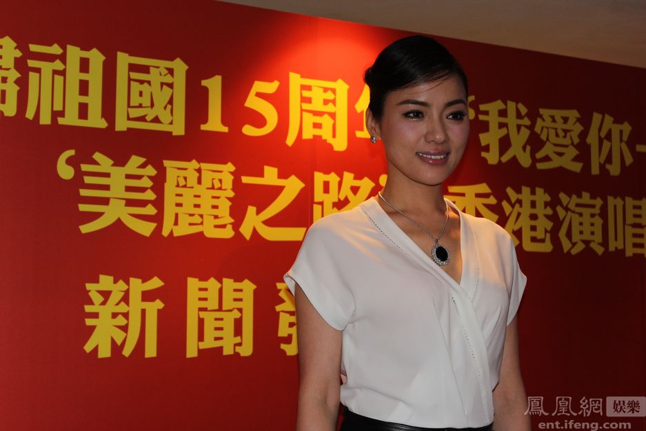 <em>陈思思</em>香港召开媒体见面会 杨受成携旗下艺人