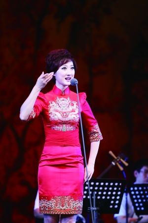 京剧名家赵葆秀在“双甲之约”演唱会上演唱。