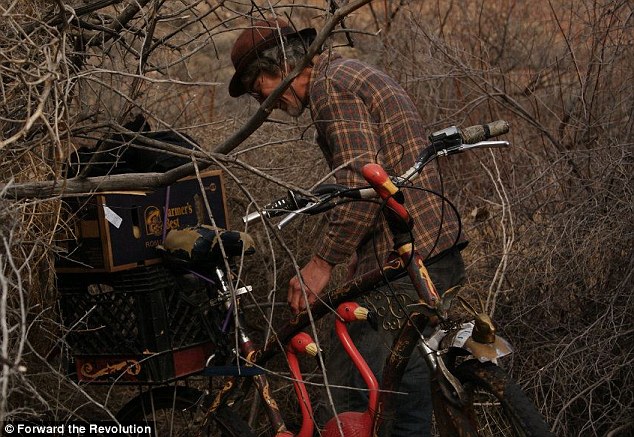 美国男子厌倦社会野外生活12年_旅游频道_凤凰网