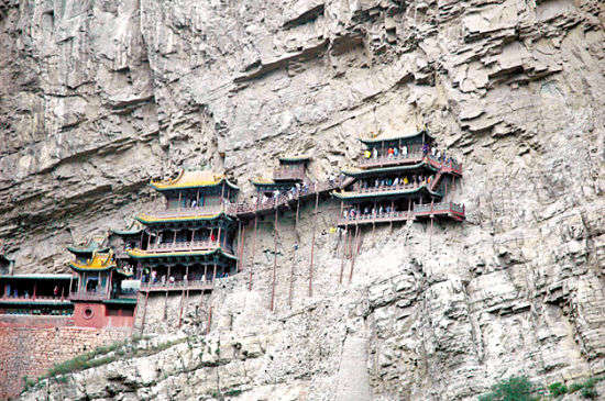 北岳恒山之中,最为出名的悬空寺有"奇,悬,巧"的特点.王飞航摄