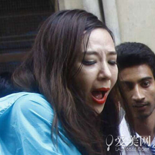 周韦彤被轰滚出娱乐圈 整容改名虚报年龄