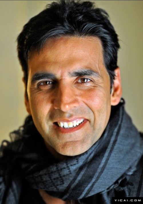 阿克谢·库玛尔(akshay kumar),收入:3250万美元 用微信扫描二维码