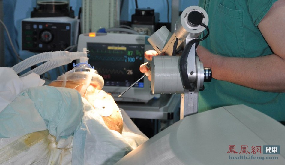 中国医院现场直击：记者实拍机器人脑定向手术全过程