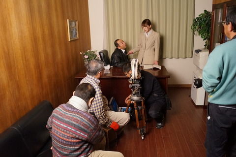 著名女优<em>波多野结衣</em>曝海量工作照 粉丝大呼性