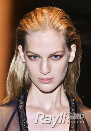 玩趣春日街头 偷师T台发型攻略