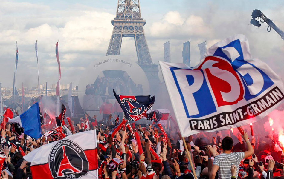 巴黎夺冠游行现场发生骚乱