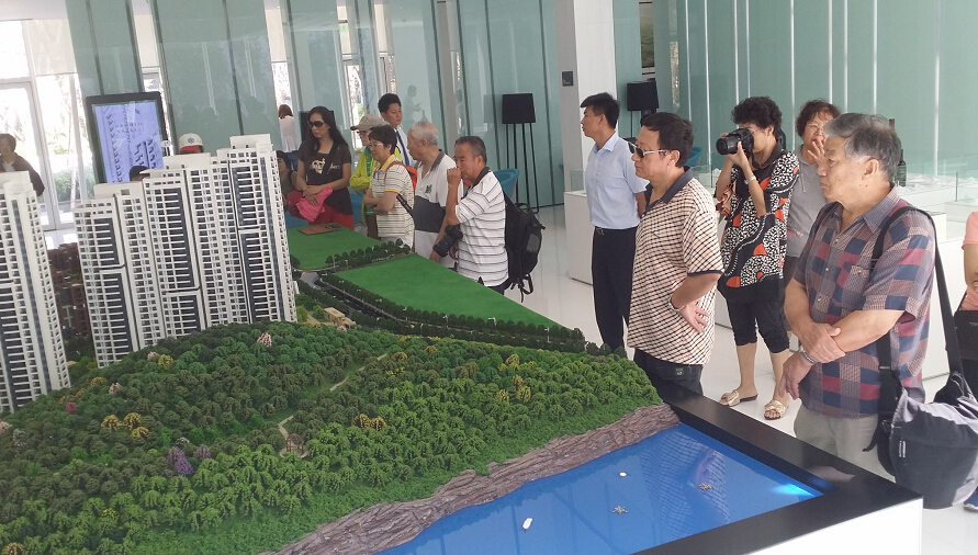 摄影唤醒青春老干部局摄影采风活动走进招商兰溪谷