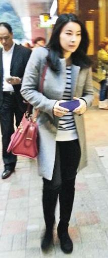 郭晶晶瘦身成功逛中环 被拍表情很淡定(图)