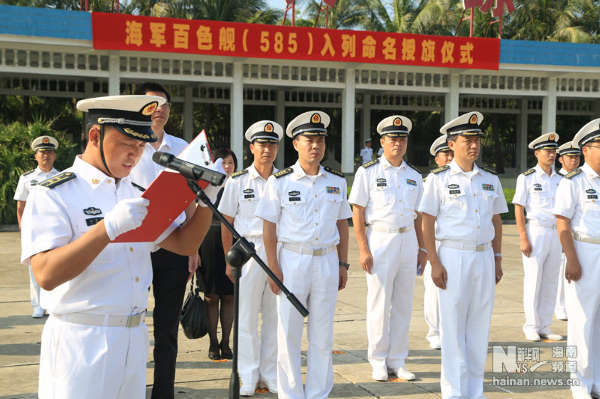 10月12日上午,"百色舰"舰长刘清华发言.严陈摄