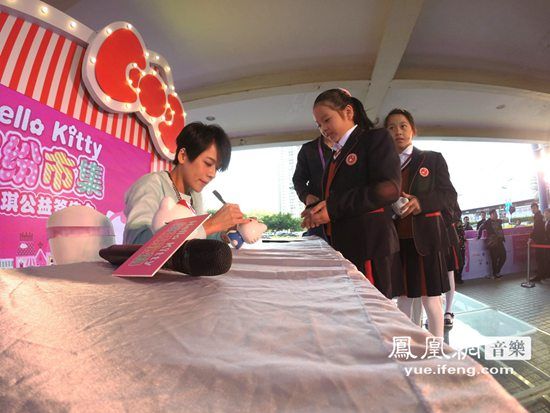 江美琪厦门义卖做公益 新歌祝福大家更多抵抗