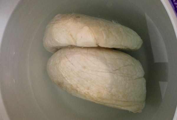 老人清理枣树挖出 太岁  被50万买走(图)_海南