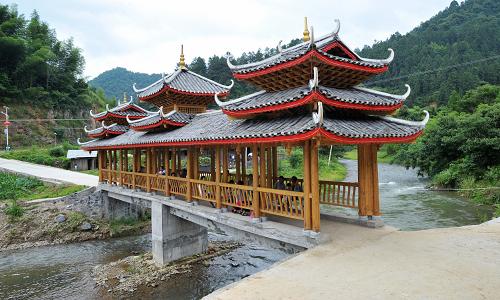 湖南省城步苗族自治县边溪村新建的风雨桥(7月2日摄.