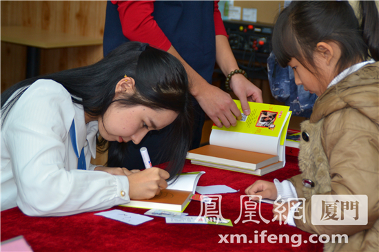 微博新书漫画家牛轰轰携人气《向前吧,牛轰轰漫画世纪超霸图片