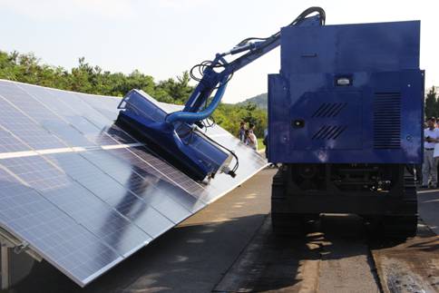 青岛昱臣智能光伏电站智能机器人隆重亮相