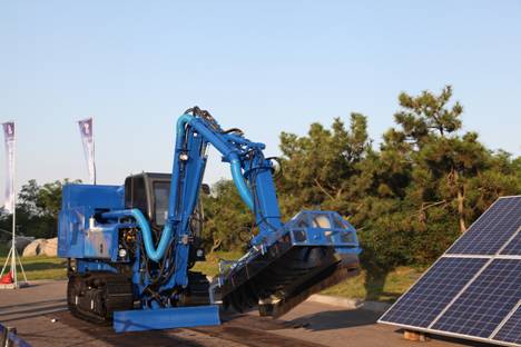 青岛昱臣智能光伏电站智能机器人隆重亮相