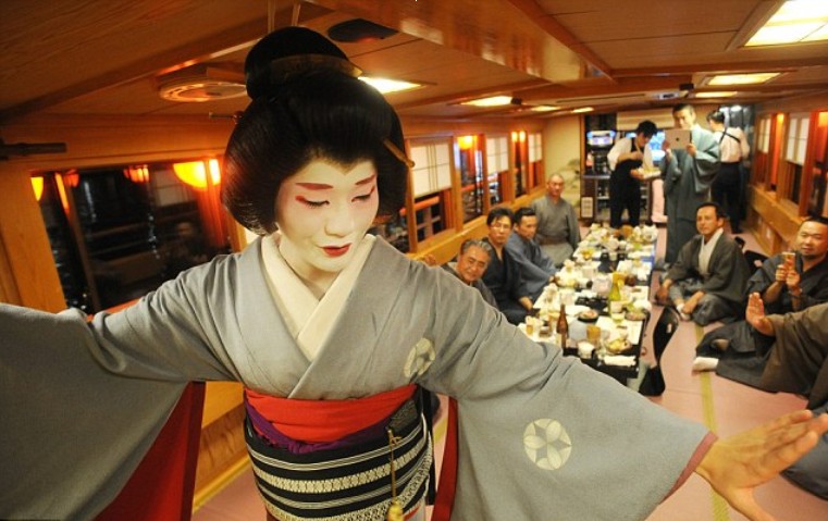 男艺妓受热捧 - 测试专用 - 21CN.COM