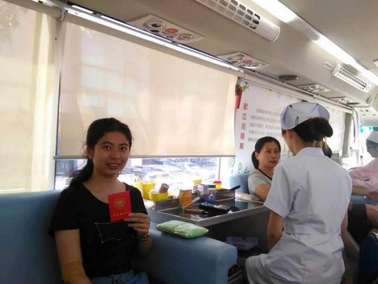 海口一清华在校生暑期返乡献热血